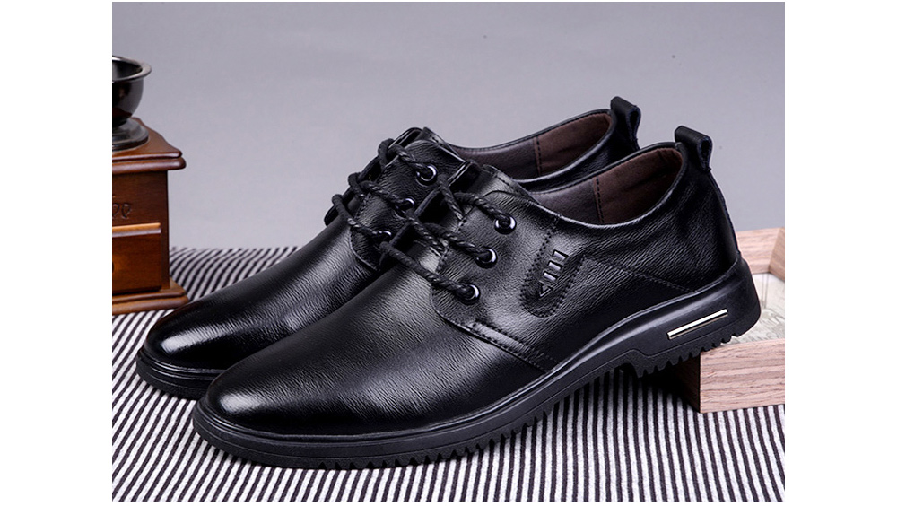 Men's Winter British Style Increased Height Casual Shoes model show